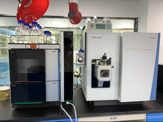 液相色谱质谱联用仪(LCMSMS）